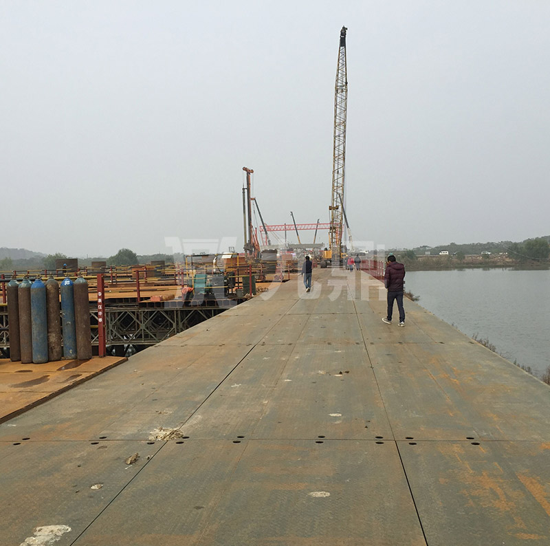 為了防止貝雷鋼橋銹蝕在進(jìn)行養(yǎng)護(hù)時(shí)